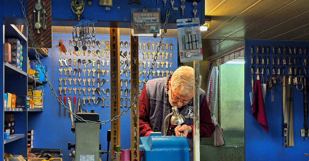 locksmith at work residential — Flushing Locksmith